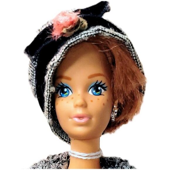 Beautiful Ginger Midge with a Sophisticated Haircut & Designer Suit - Picture 13 of 13